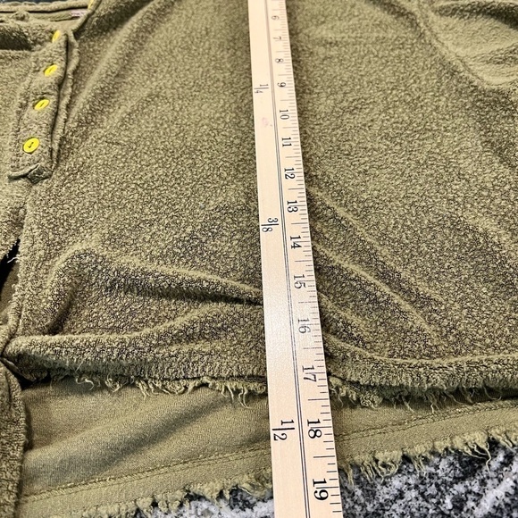 FREE PEOPLE Emma’s moss green oversized short henley with front ties - Picture 12 of 14
